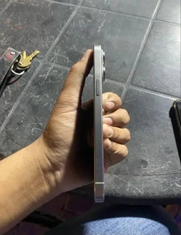 iPhone 15 pro max JV LLA natural titanium non pta 256gb 4