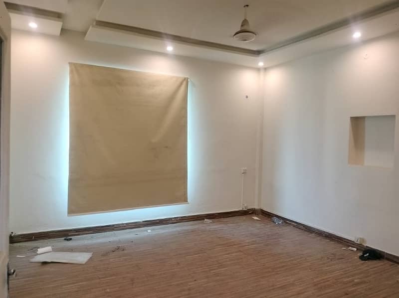 4 Marla 2nd Floor Office For Rent In DHA Phase 1,Block K, Lahore. 1