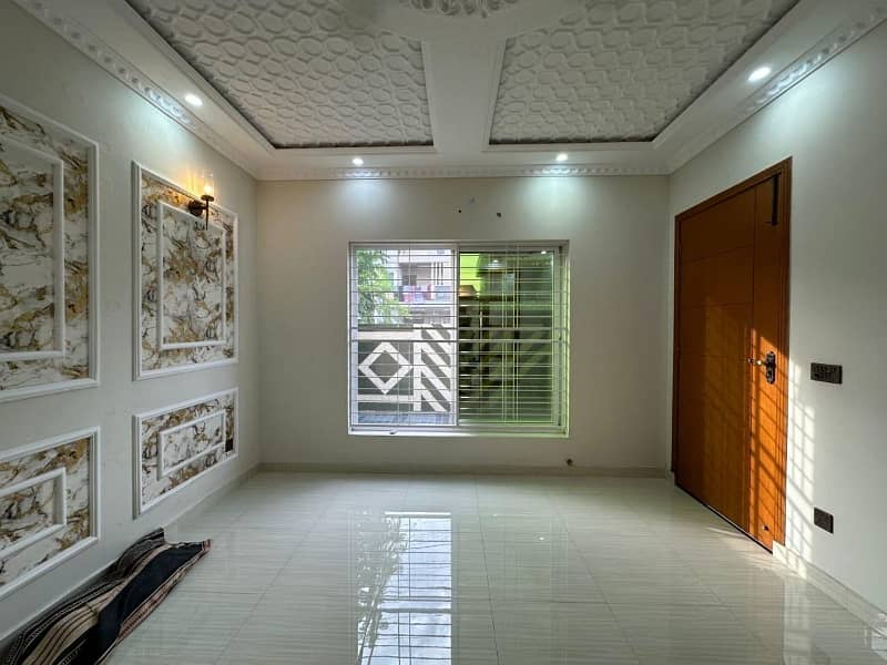 Prime Location 10 Marla House For sale In Central Park - Block F 2