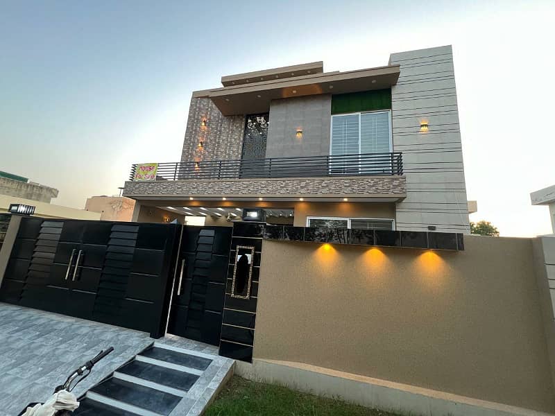 10 Marla Modern Brand New House For Rent 1