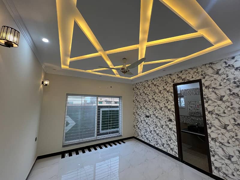 10 Marla Modern Brand New House For Rent 7