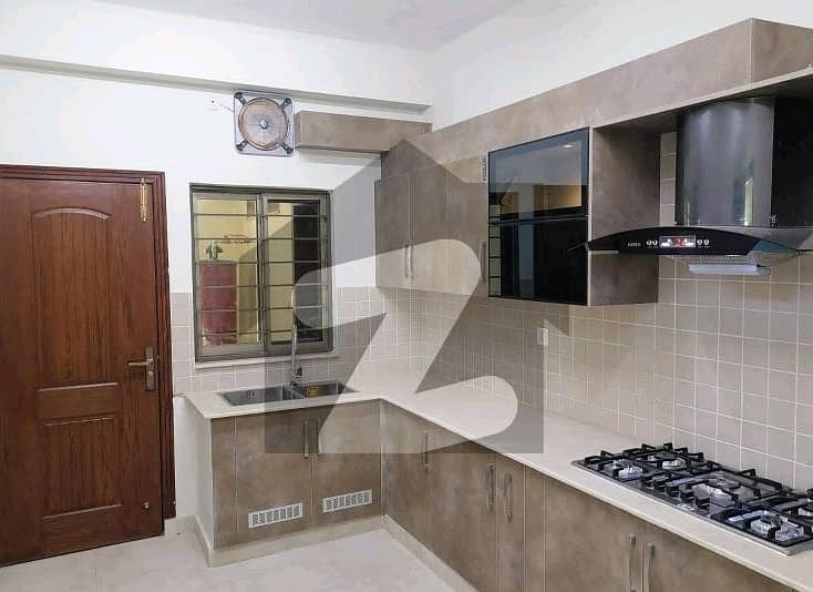 10 Marla Flat In Askari 11 - Sector D Best Option 4