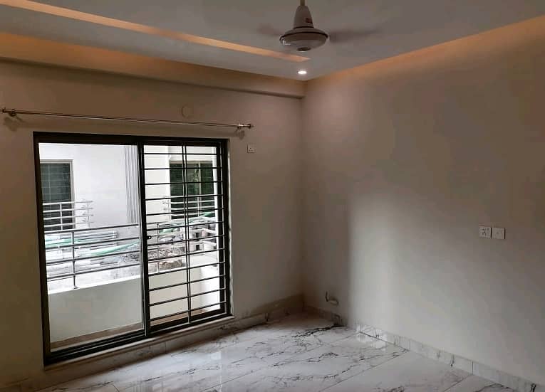 In Askari 11 - Sector D Flat Sized 10 Marla For Sale 1