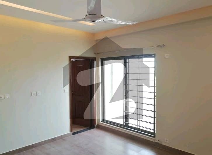 In Askari 11 - Sector D Flat Sized 10 Marla For Sale 9