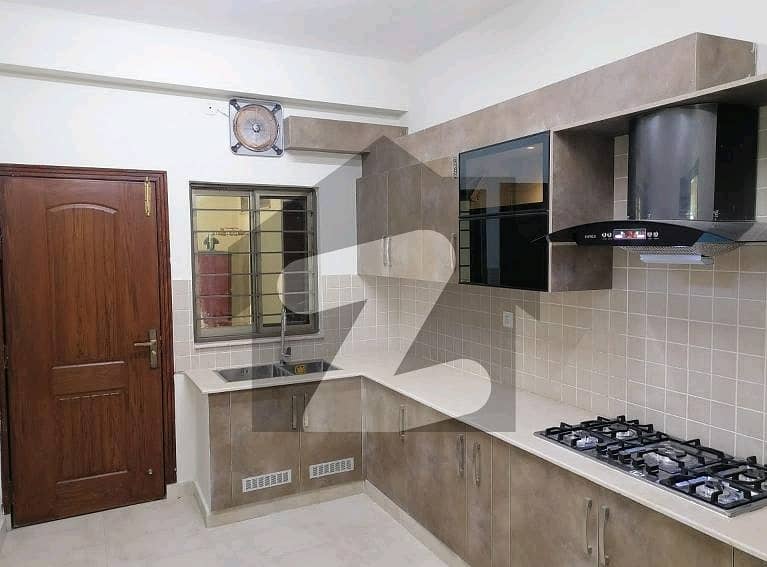 In Askari 11 - Sector D Flat Sized 10 Marla For Sale 12