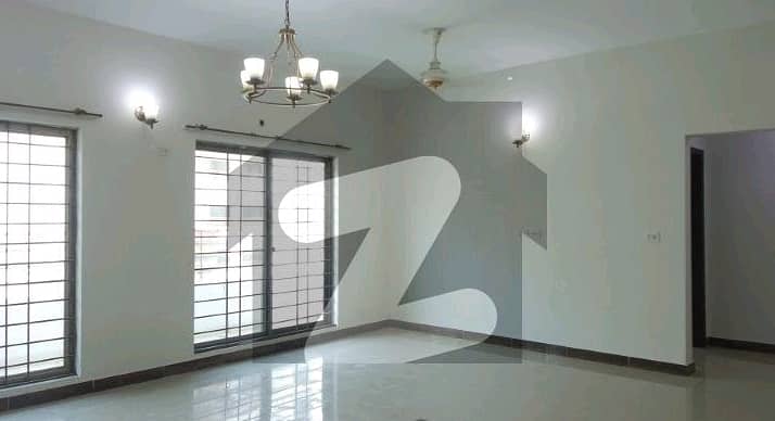 Spacious Flat Is Available For Sale In Ideal Location Of Askari 11 - Sector B Apartments 4