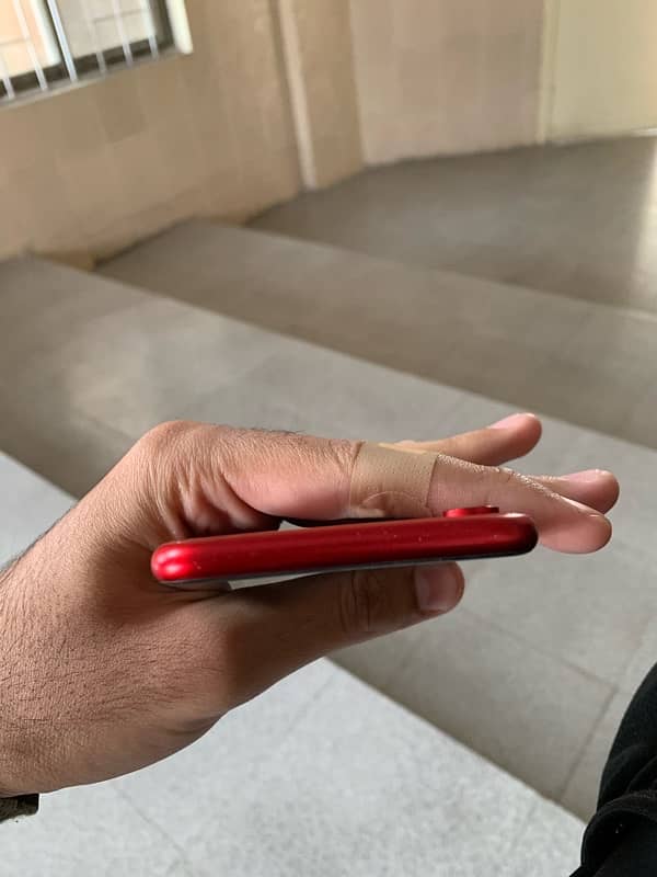 iPhone XR 4