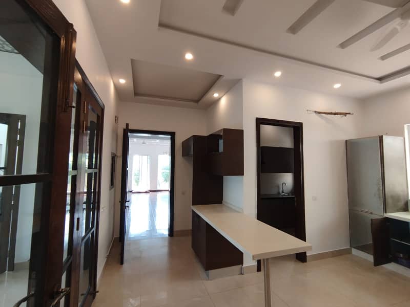 Near Dha Office 5bed House On Rent Ideal For Family 4