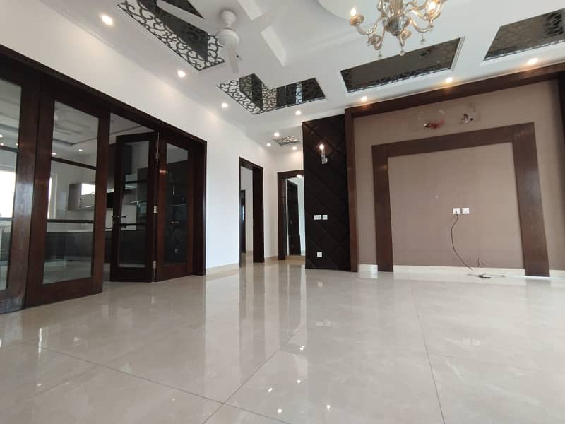 Near Dha Office 5bed House On Rent Ideal For Family 7