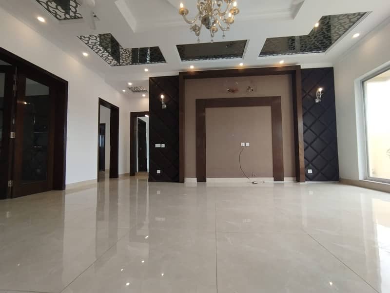 Near Dha Office 5bed House On Rent Ideal For Family 9