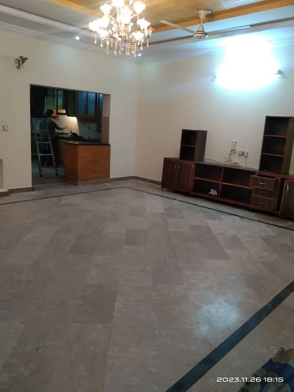 Upper Portion With Servant Available For Rent Very Near To Park 2