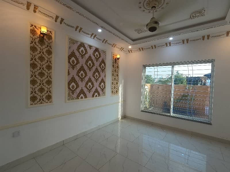 Buying A Facing Park House In Central Park - Block D Lahore? 6