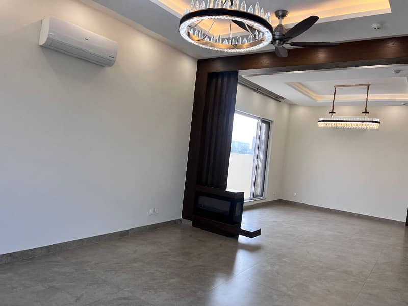 1 Kanal Beautiful House ona very hot location in DHA phase 8, T Block for sale 0