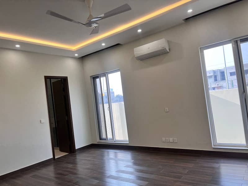 1 Kanal Beautiful House ona very hot location in DHA phase 8, T Block for sale 6