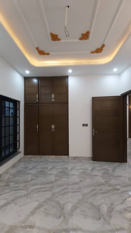 10 Marla House Available For Rent in Gulmohar Block Bahria Town Lahore 6