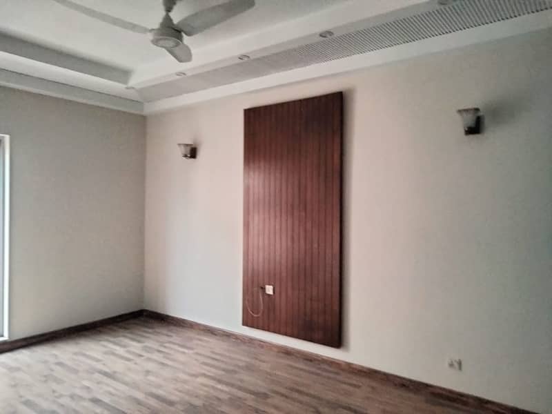 10 Marla House Sui Gas Available For Rent In Iris Block Sector C Bahria Town Lahore 8