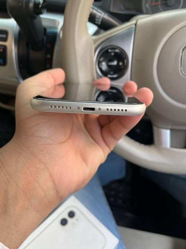 Iphone 11 128gb dual sim PTA approved 4