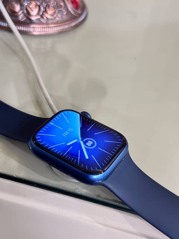 Apple Watch Series 7 (GPS + Cellular) 45mm 1