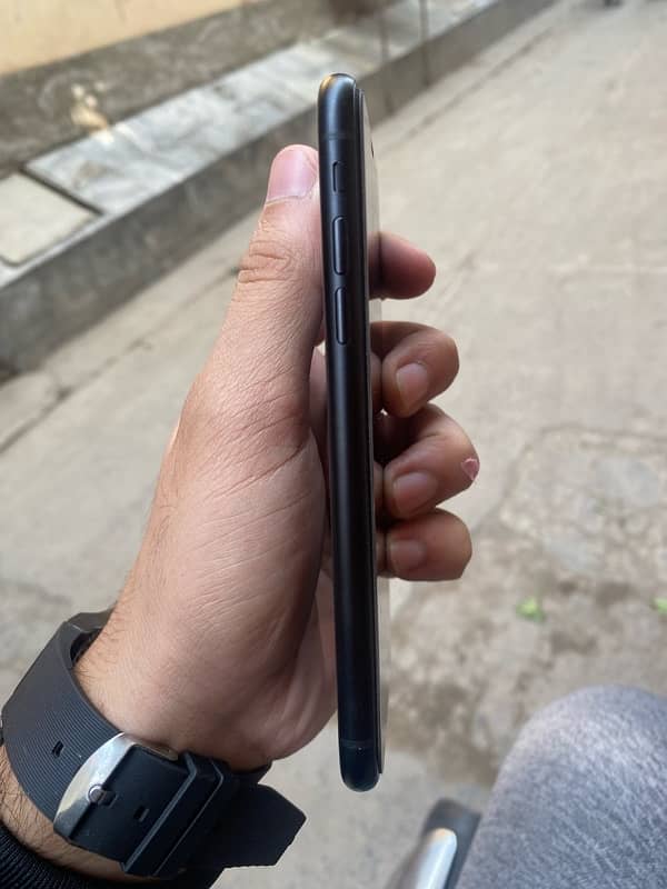 iphone Xr non pta (jv) black color 10/10 condition 81 health 4