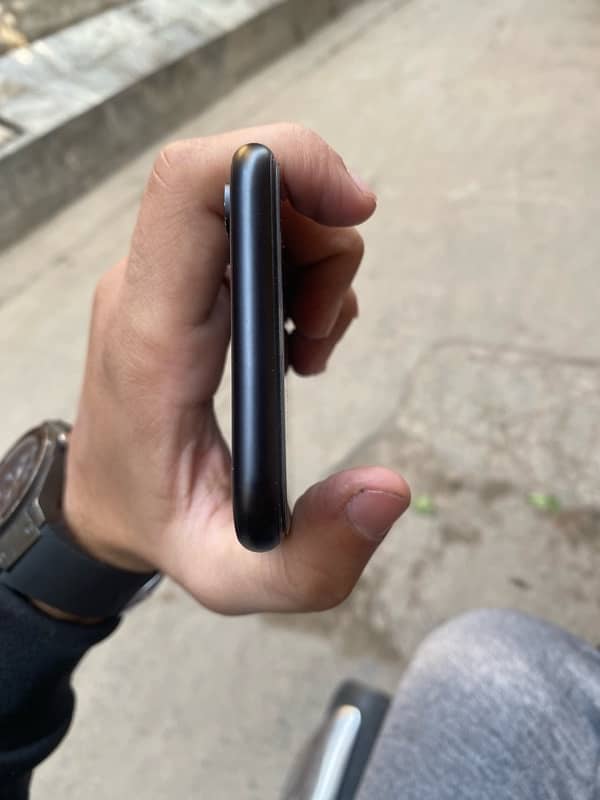 iphone Xr non pta (jv) black color 10/10 condition 81 health 5