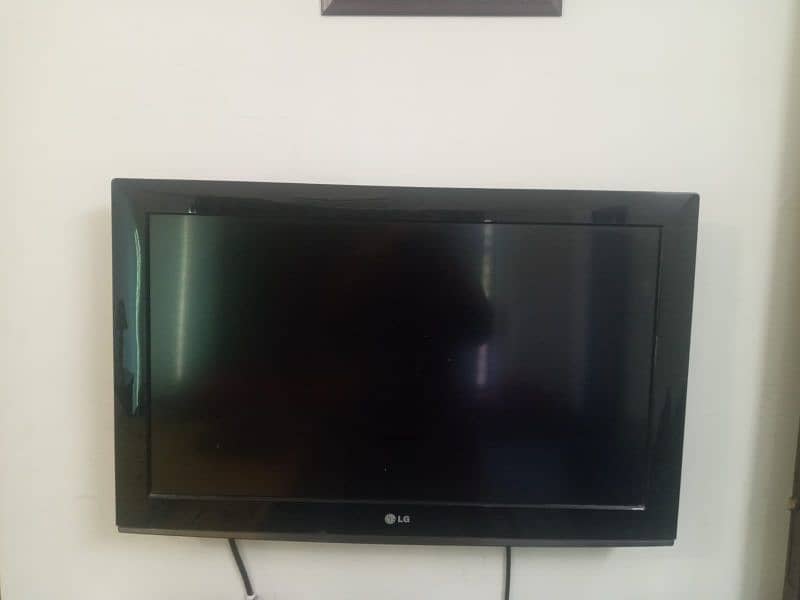 LG 32 inch LCD in 10/10 immaculate condition. 0