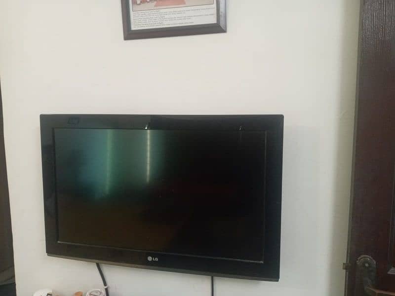 LG 32 inch LCD in 10/10 immaculate condition. 1