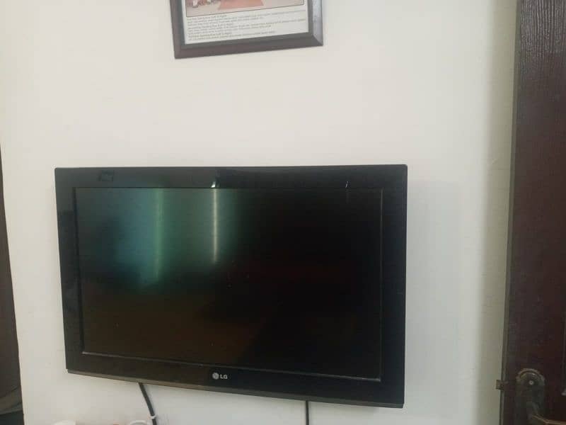 LG 32 inch LCD in 10/10 immaculate condition. 2