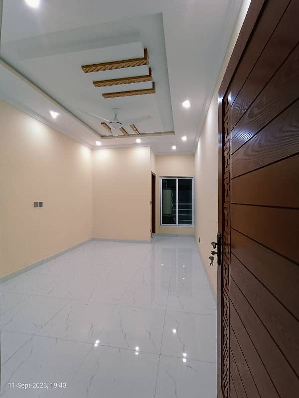 BEAUTIFUL LUXURY HOUSE FOR SALE IN COMMERCIAL MARKET 9