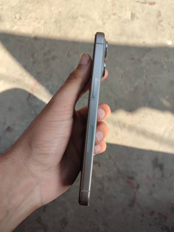 IPhone 15 Pro Max natural Titanium (256gb JV) 3