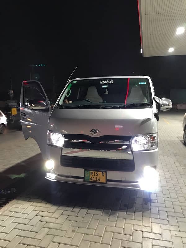 Toyota Hiace 2012 1