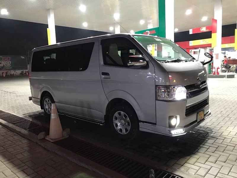 Toyota Hiace 2012 3