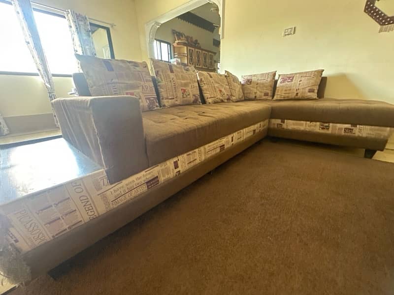 L shaped sofa with 6 cushions 0