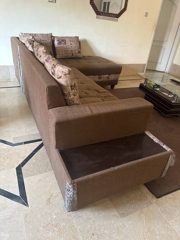 L shaped sofa with 6 cushions 2