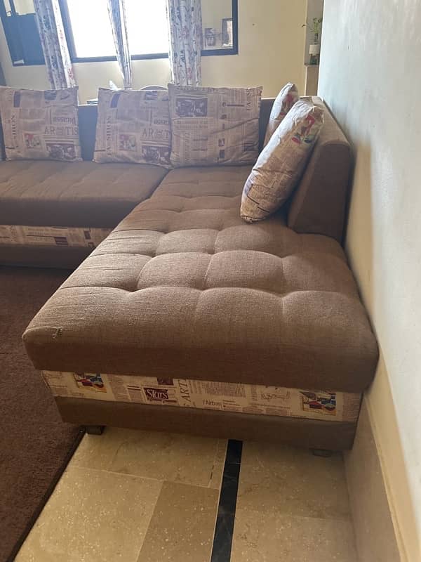 L shaped sofa with 6 cushions 3