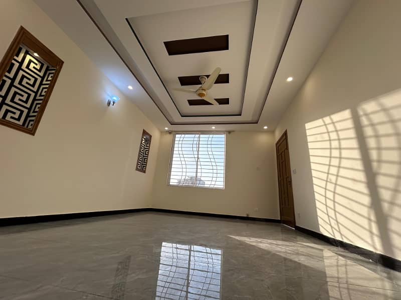 10 Marla Brand New Luxury Beautiful Designer House For Sale In Gulberg Greens Islamabad 2