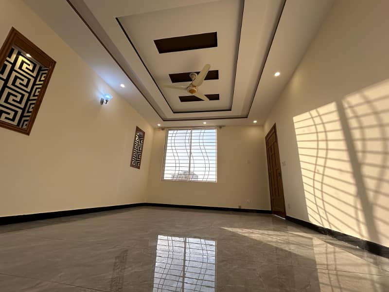 10 Marla Brand New Luxury Beautiful Designer House For Sale In Gulberg Greens Islamabad 8