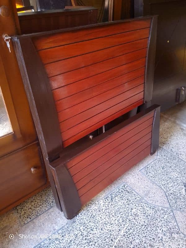 single beds available only in 9k limited offer warranty ke Sath 17