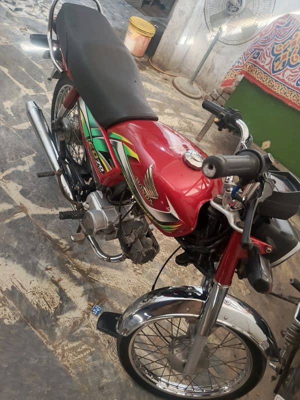 2022 madl Honda cp saf bike hai sukkur number hai read colar hai 1