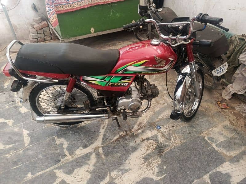 2022 madl Honda cp saf bike hai sukkur number hai read colar hai 2