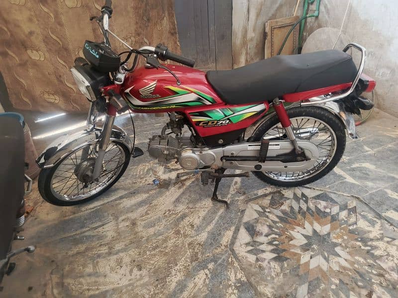 2022 madl Honda cp saf bike hai sukkur number hai read colar hai 3