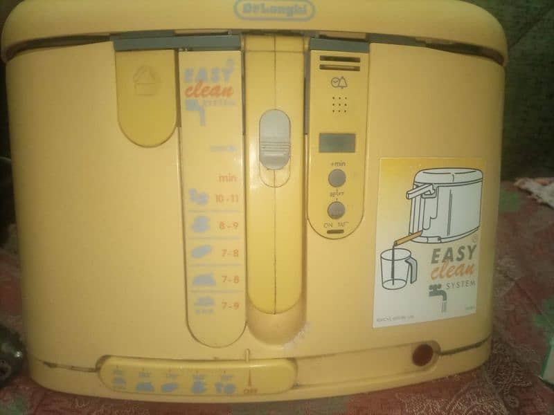 DeLonghi model f-890 3