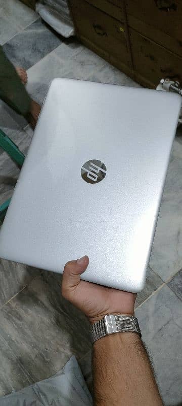 I'm selling my laptop Hp 5