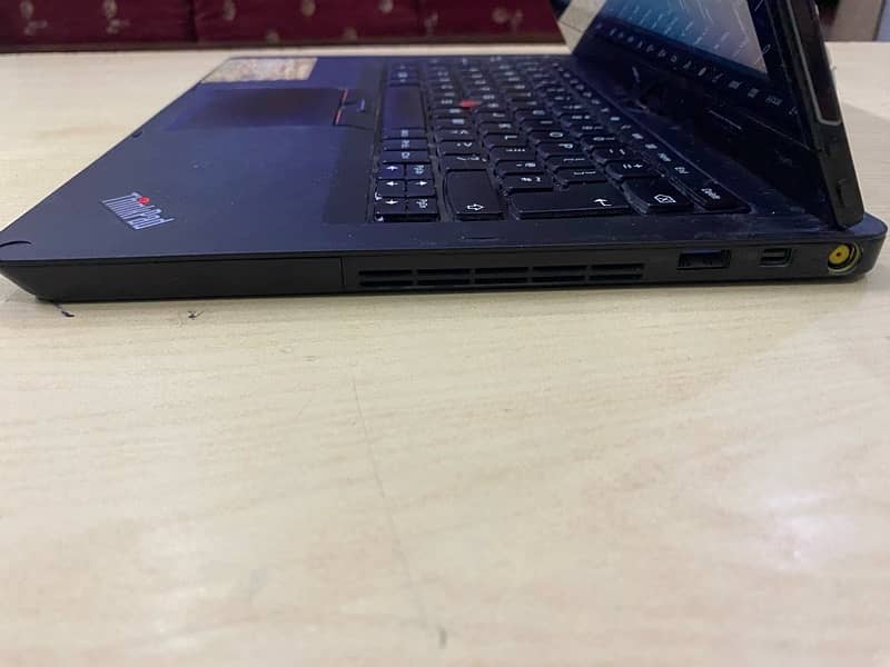 Lenono Thinkpad Twist 360 Touch and type 3