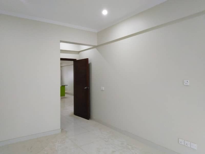 Centrally Located Flat Available In Gulshan-e-Iqbal - Block 5 For sale 2