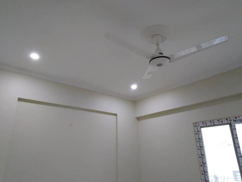 Centrally Located Flat Available In Gulshan-e-Iqbal - Block 5 For sale 5