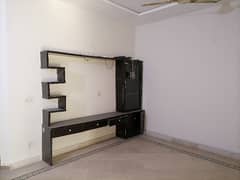 Avail Yourself A Great Prime Location 10 Marla House In Sahafi Colony