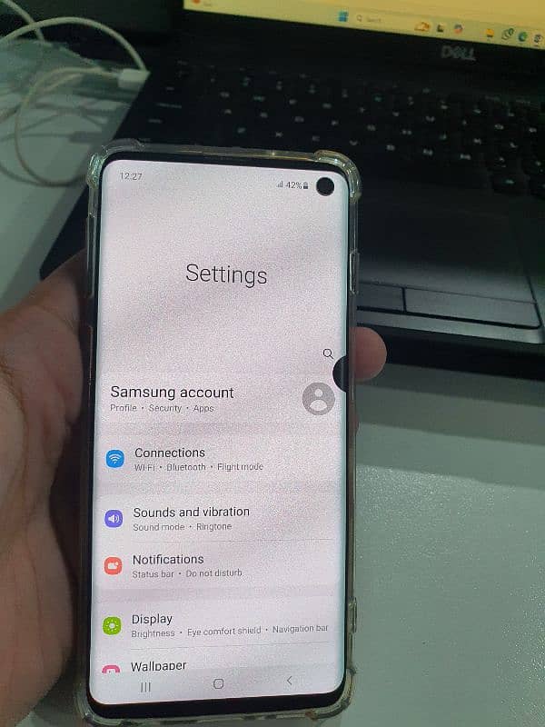 Samsung S10 black, minor spot 1