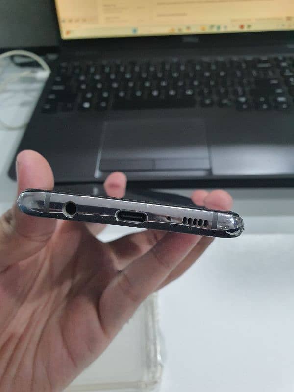 Samsung S10 black, minor spot 2