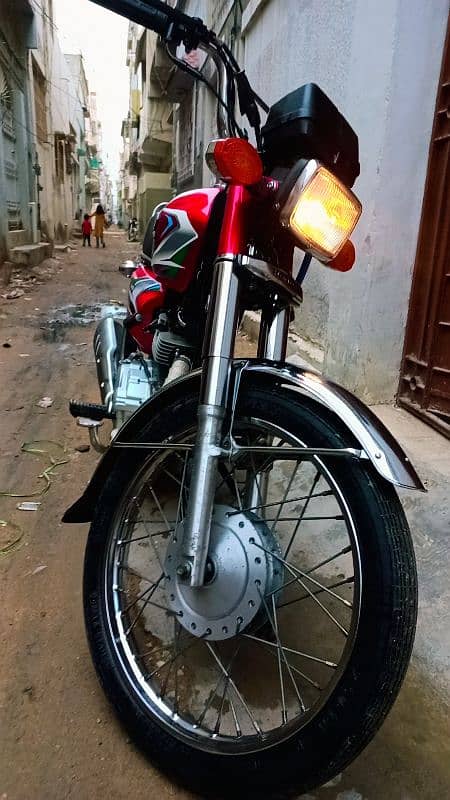 Honda CG 125 Red Karachi no. Sealed engine 100% all ok 4