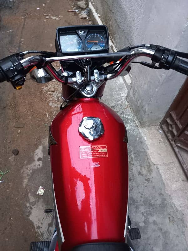 Honda CG 125 Red Karachi no. Sealed engine 100% all ok 9